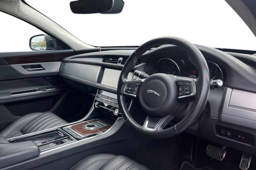 Used Jaguar XF 2019 for sale - 76256303: Photo 9