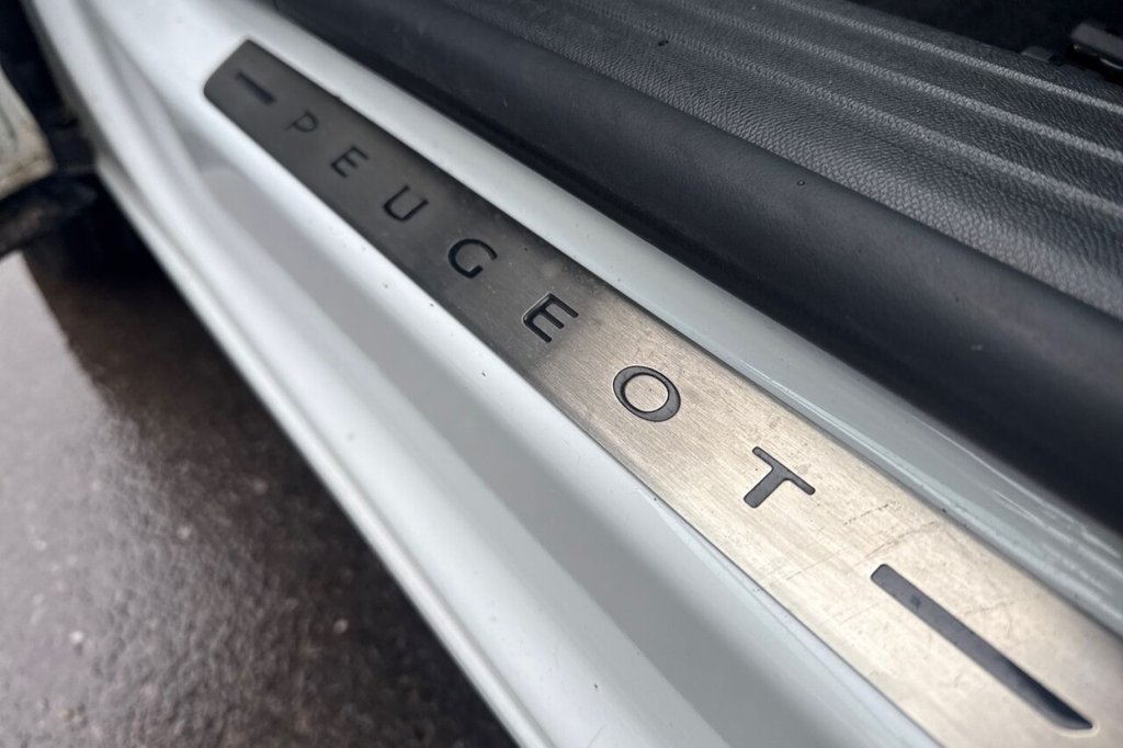 Used Peugeot E-2008 2021 for sale - 77583176: Photo 32