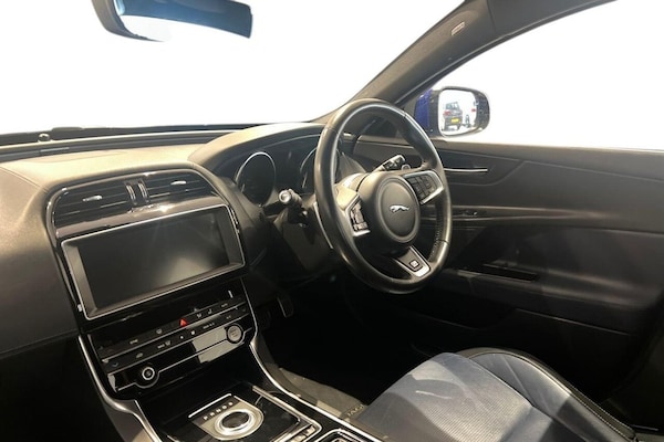 Used Jaguar XE 2019 for sale - 75596845: Photo 11