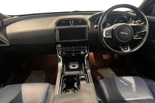 Used Jaguar XE 2019 for sale - 75596845: Photo 12