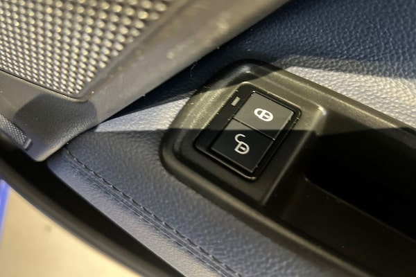 Used Jaguar XE 2019 for sale - 75596845: Photo 20