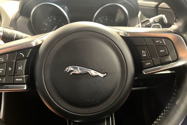 Used Jaguar XE 2019 for sale - 75596845: Photo 24