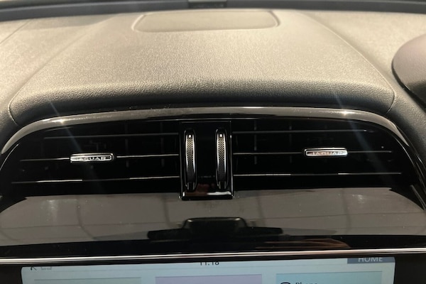 Used Jaguar XE 2019 for sale - 75596845: Photo 25