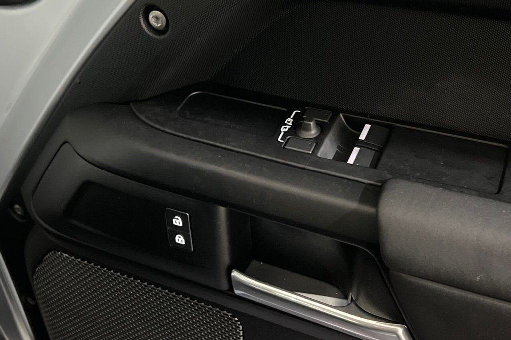 Used Land Rover Defender 2024 for sale - 77212162: Photo 35