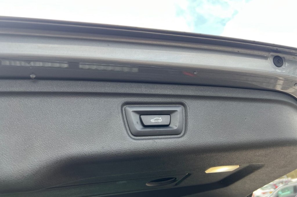 Used BMW 3 Series 2024 for sale - 77576048: Photo 17