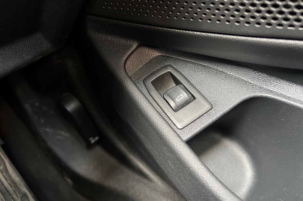 Used BMW 3 Series 2024 for sale - 77576048: Photo 32