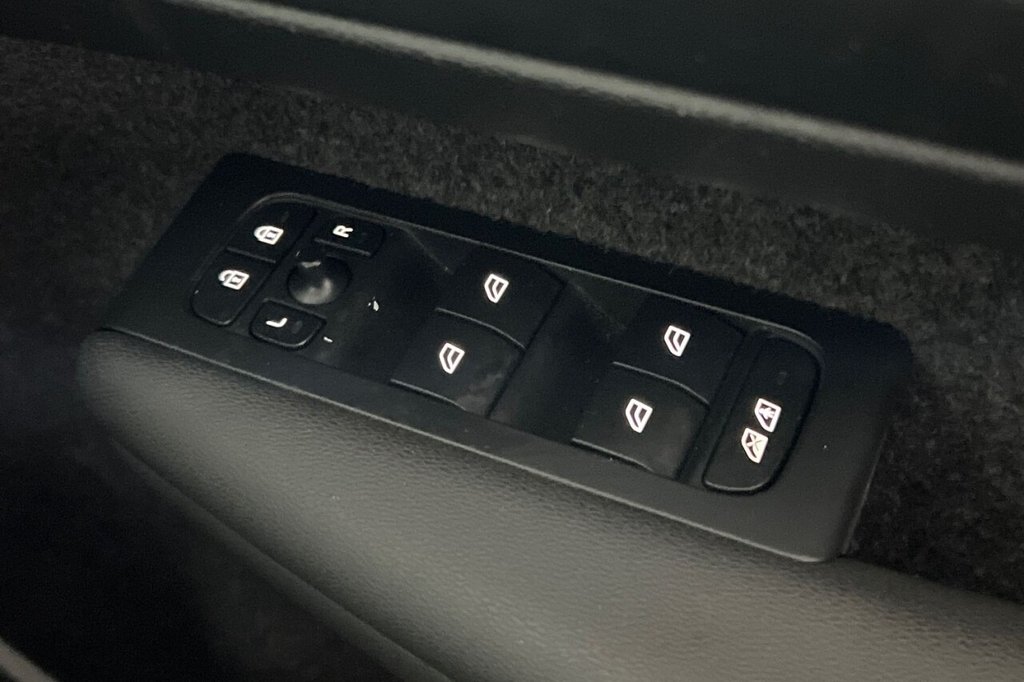 Used Volvo XC40 2023 for sale - 77507124: Photo 38