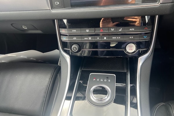 Used Jaguar XF 2018 for sale - 75648207: Photo 32