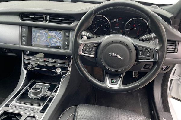 Used Jaguar XF 2018 for sale - 75648207: Photo 7