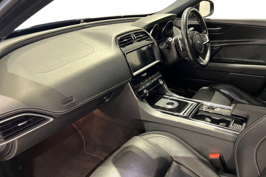 Used Jaguar XE 2019 for sale - 76376048: Photo 11