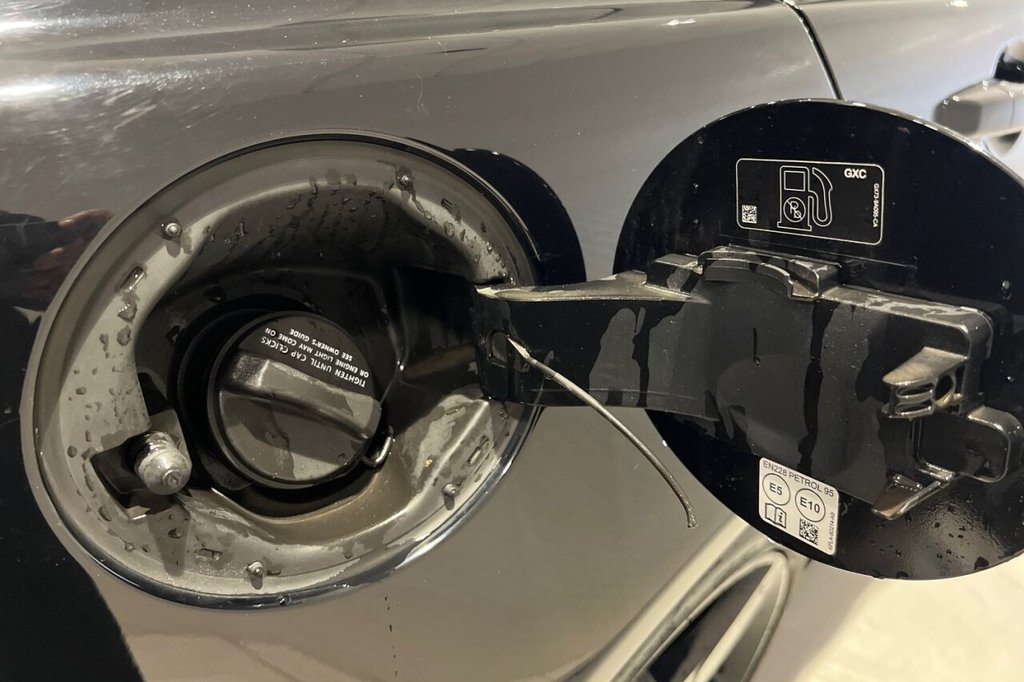Used Jaguar XE 2019 for sale - 76376048: Photo 30