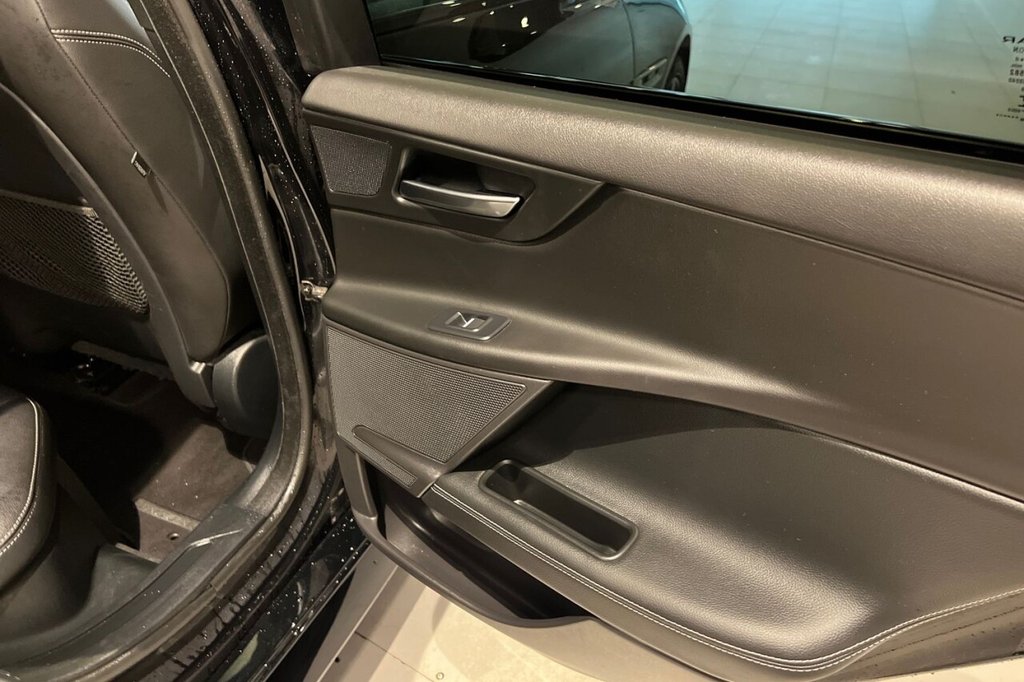 Used Jaguar XE 2019 for sale - 76376048: Photo 31
