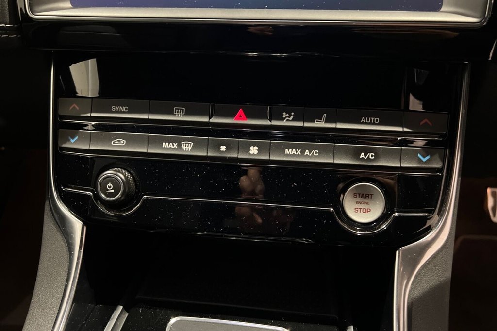Used Jaguar XE 2019 for sale - 76376048: Photo 41