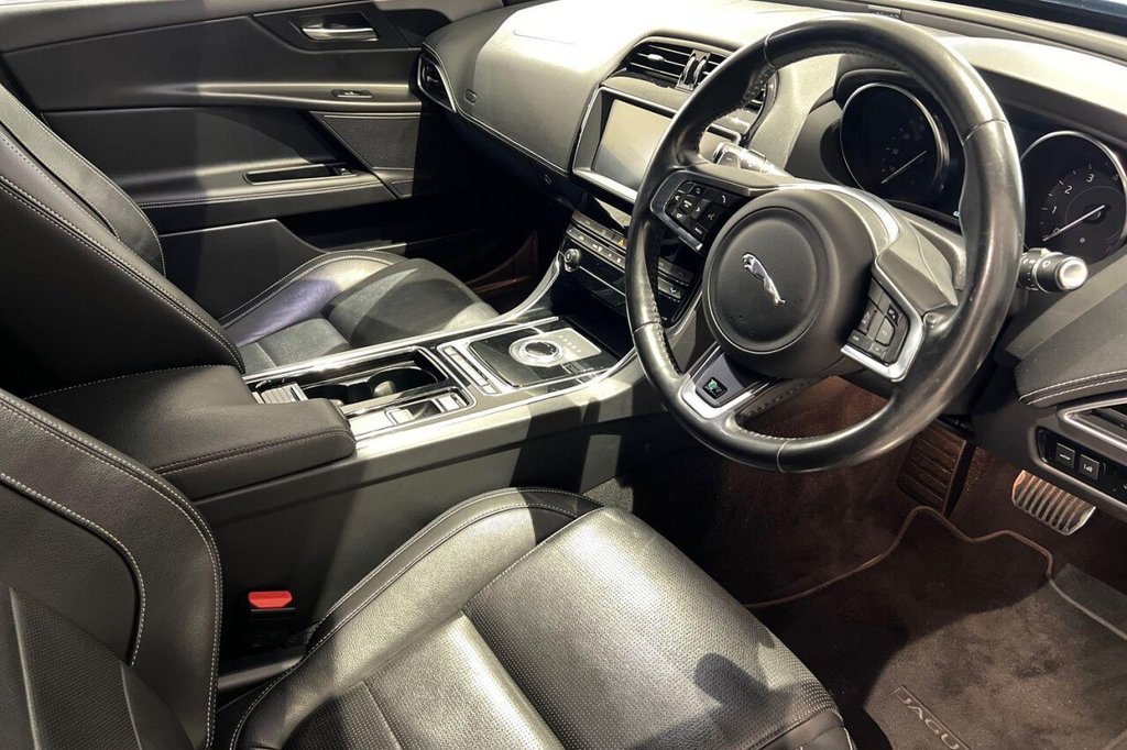 Used Jaguar XE 2019 for sale - 76376048: Photo 9