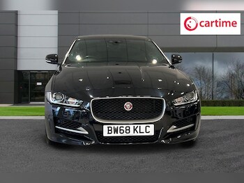Used Jaguar XE 2019 for sale - 75911286: Photo