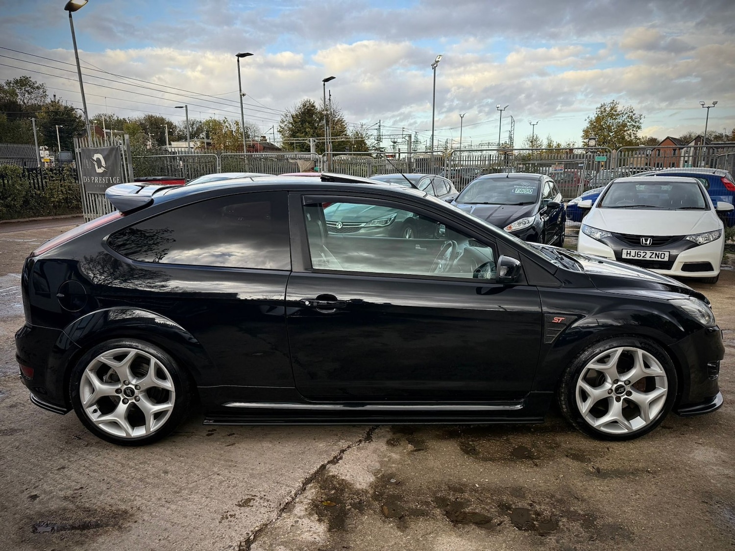 Used Ford Focus 2010 for sale - 76402185: Photo 2