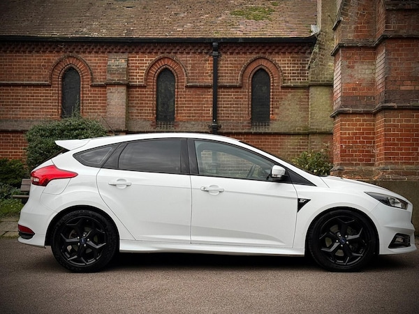 Used Ford Focus 2015 for sale - 76286990: Photo 2