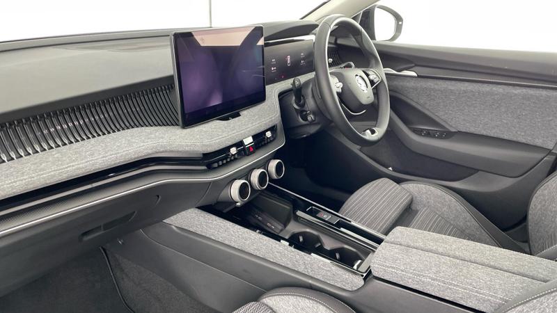 Used Skoda Superb 2024 for sale - 76028251: Photo 2