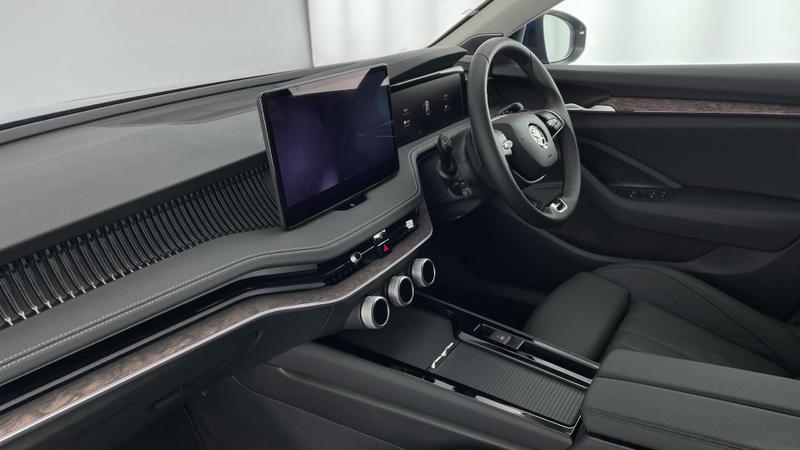 Used Skoda Superb 2024 for sale - 76703145: Photo 2