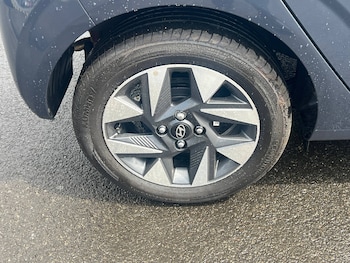 Used Hyundai i10 2024 for sale - 76492350: Photo