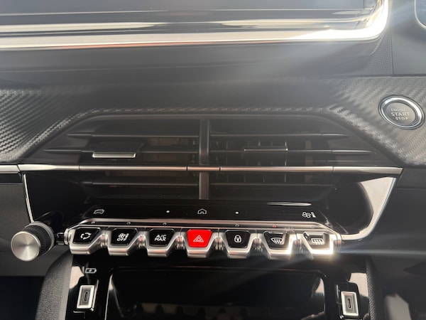 Used Peugeot 2008 2023 for sale - 75542232: Photo 16
