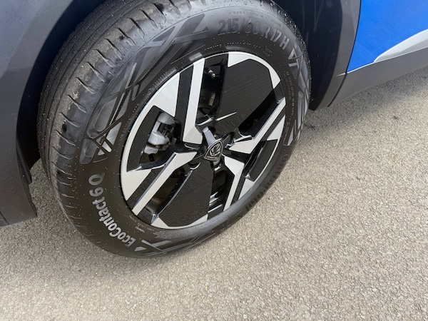 Used Peugeot 2008 2023 for sale - 75542232: Photo 25