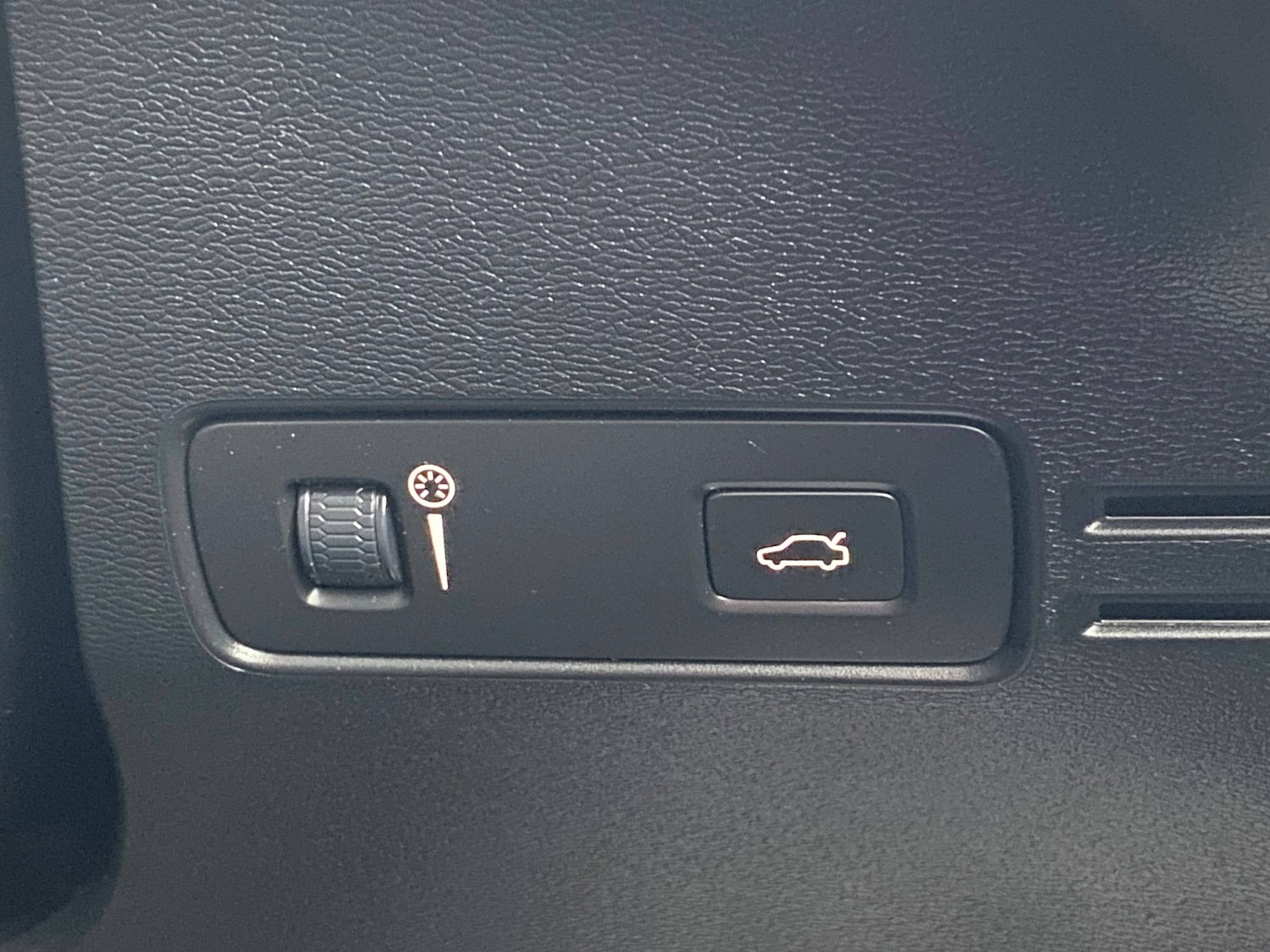 Used Volvo XC40 2020 for sale - 76616849: Photo 23