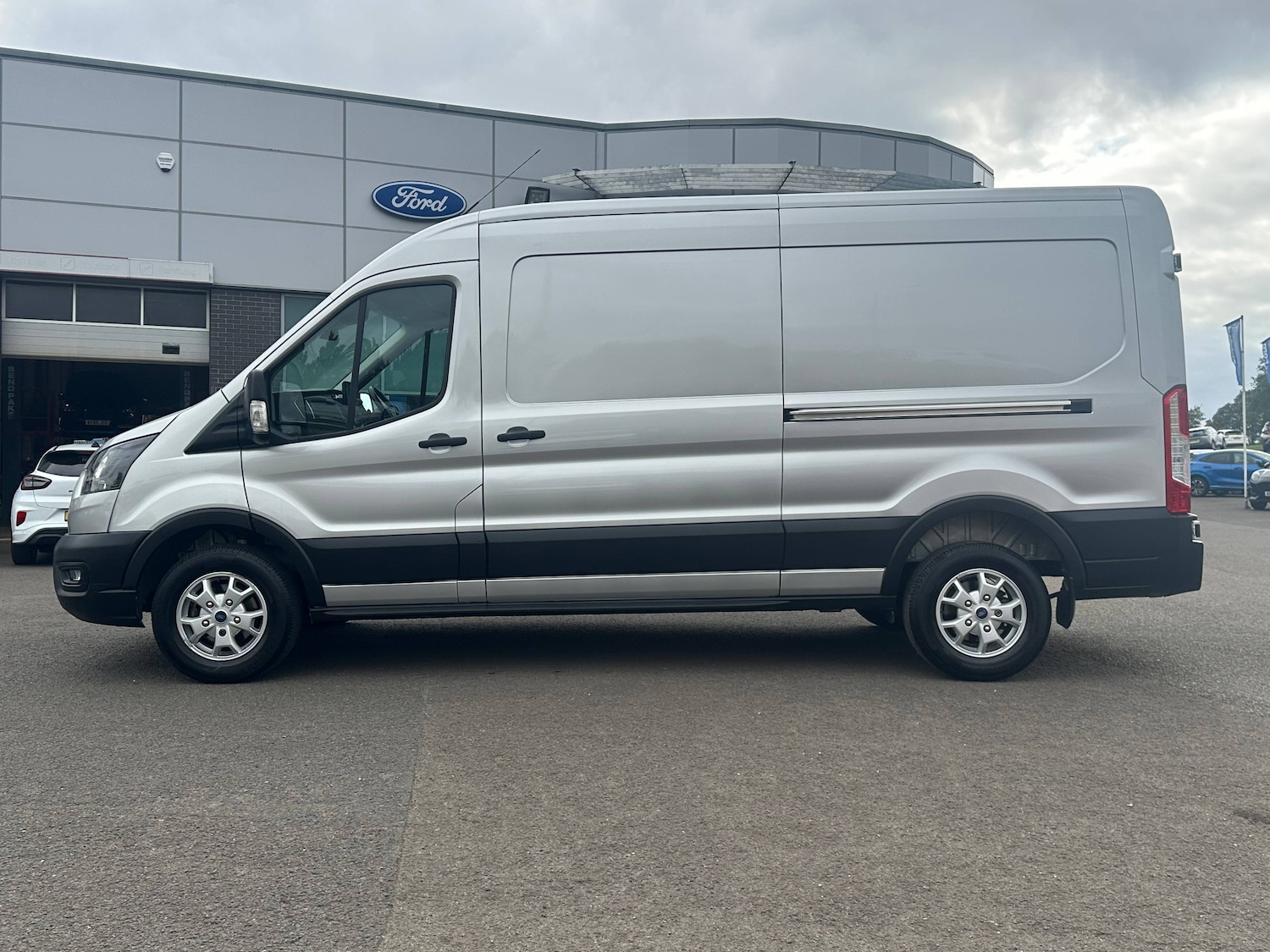 Used Ford Transit 2024 for sale - 76893228: Photo 4