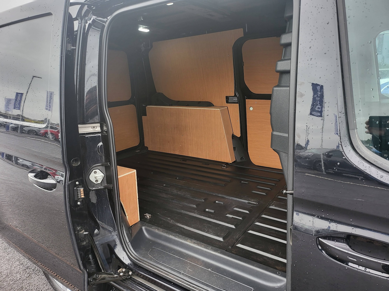 Used Ford Transit Connect 2025 for sale - 76478132: Photo 4