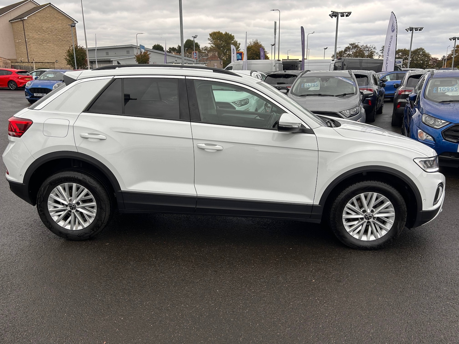 Used Volkswagen T-Roc 2023 for sale - 76589141: Photo 2