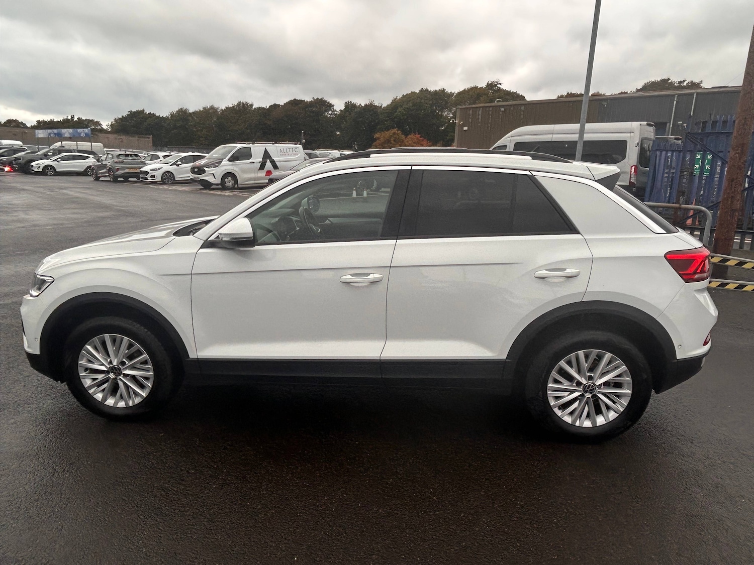 Used Volkswagen T-Roc 2023 for sale - 76589141: Photo 6