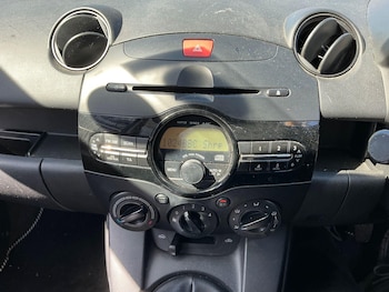 Used Mazda Mazda2 2013 for sale - 78601058: Photo