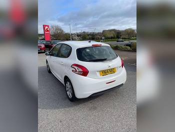 Used Peugeot 208 2014 for sale - 78245061: Photo