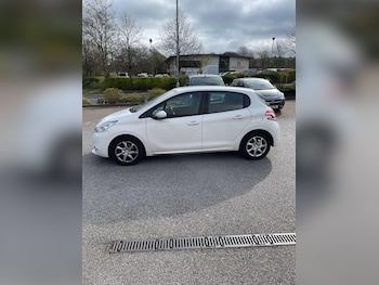Used Peugeot 208 2014 for sale - 78245061: Photo