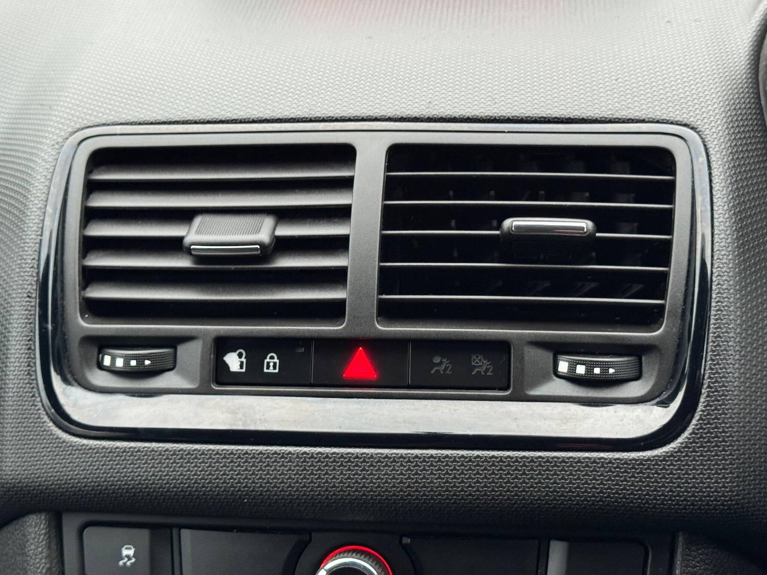 Used Vauxhall Meriva 2015 for sale - 76996165: Photo 33