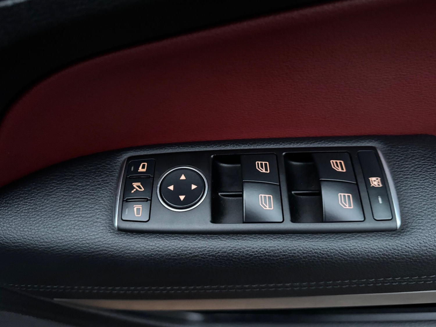 Used Mercedes-Benz E Class 2011 for sale - 76913888: Photo 25