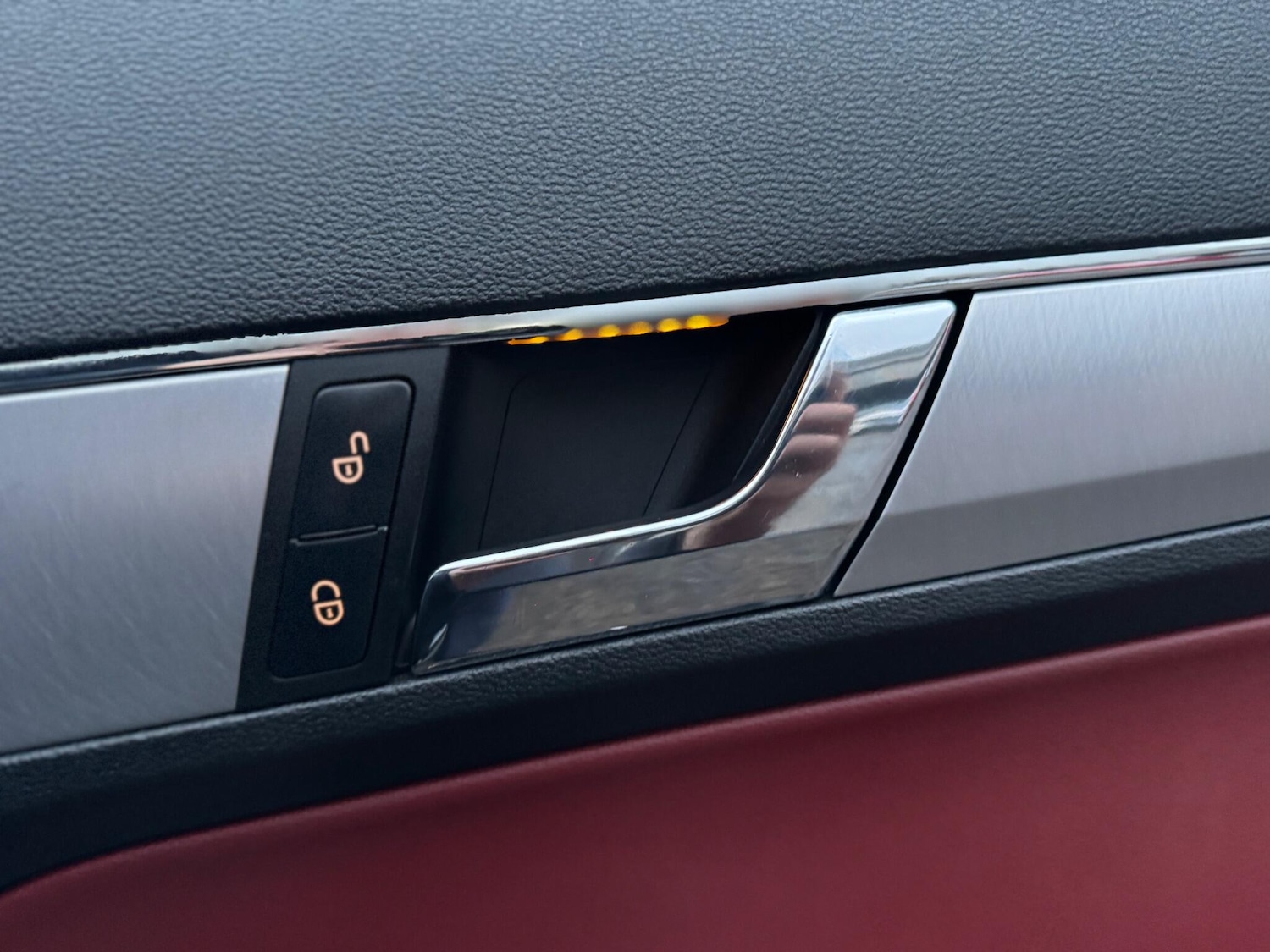 Used Mercedes-Benz E Class 2011 for sale - 76913888: Photo 26