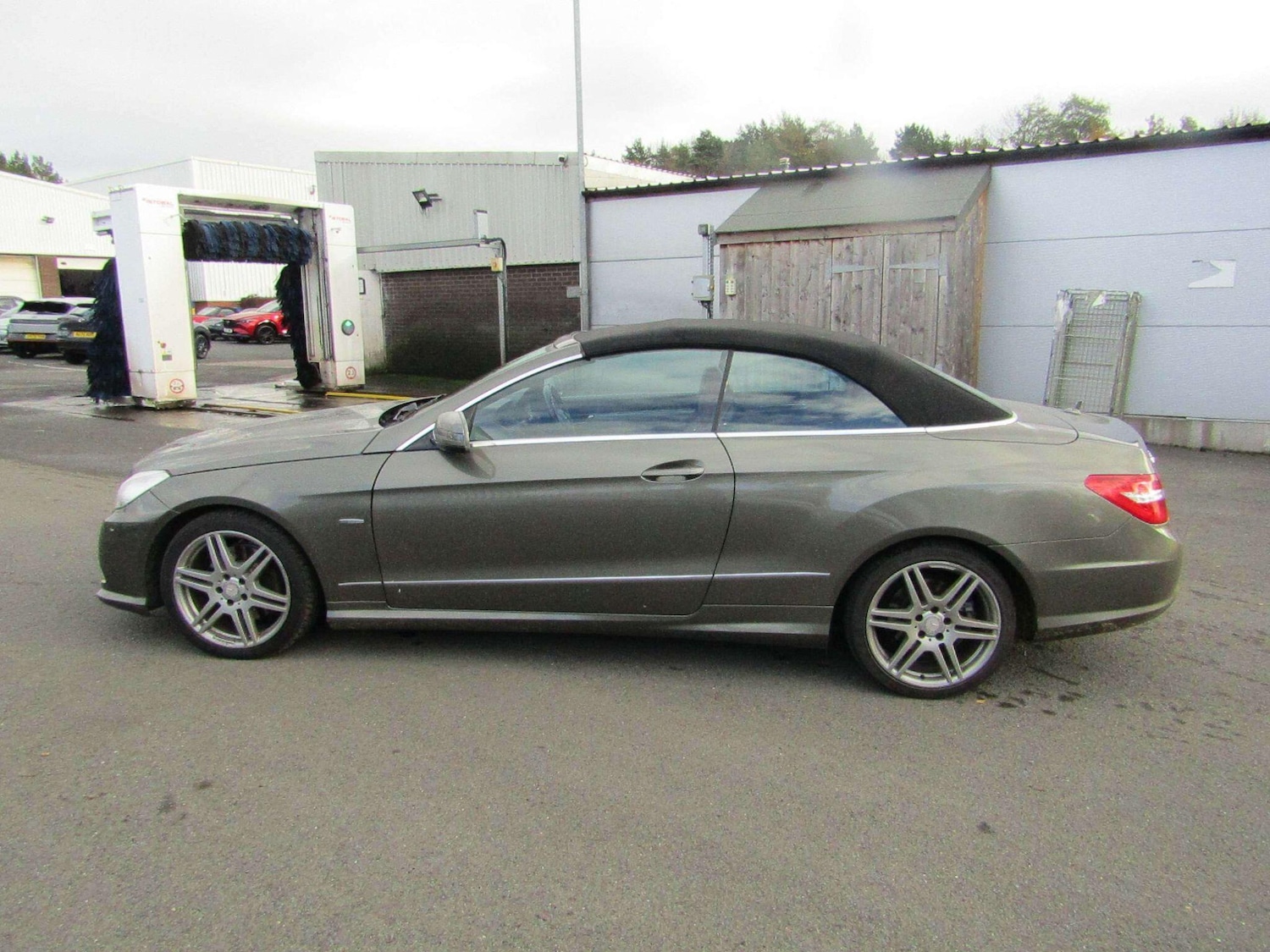 Used Mercedes-Benz E Class 2011 for sale - 76913888: Photo 3