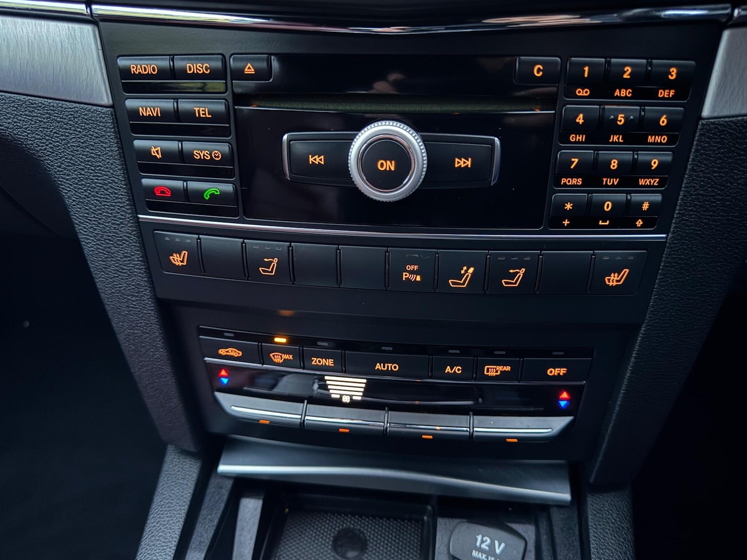 Used Mercedes-Benz E Class 2011 for sale - 76913888: Photo 32