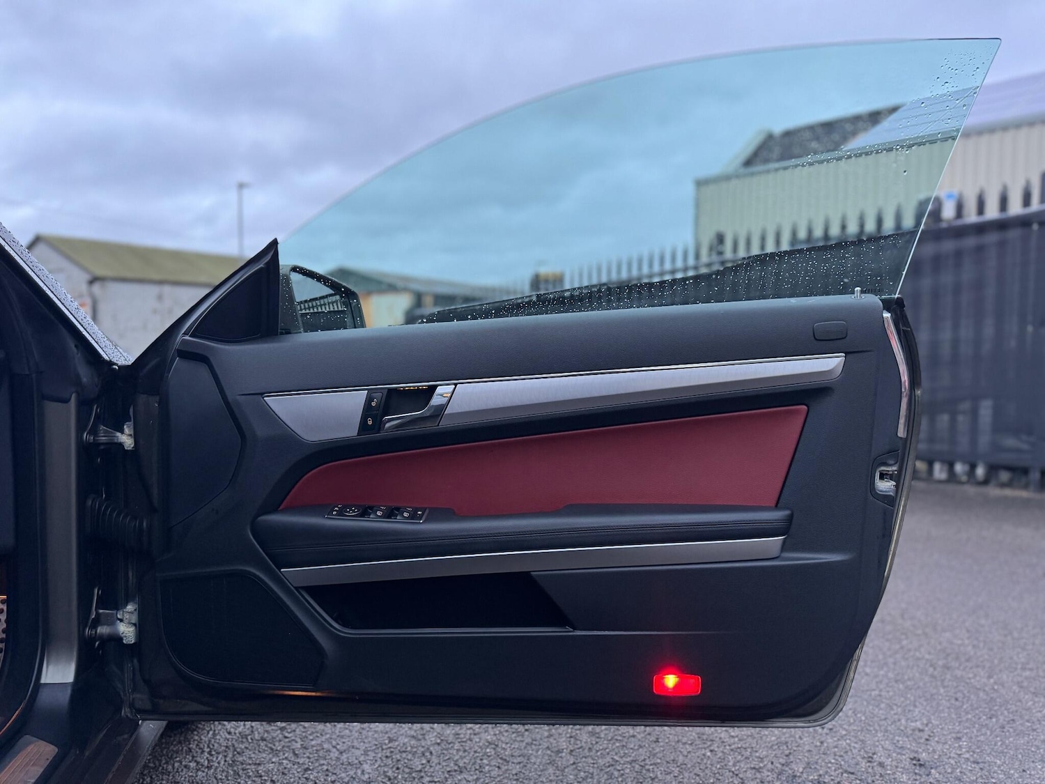 Used Mercedes-Benz E Class 2011 for sale - 76913888: Photo 36