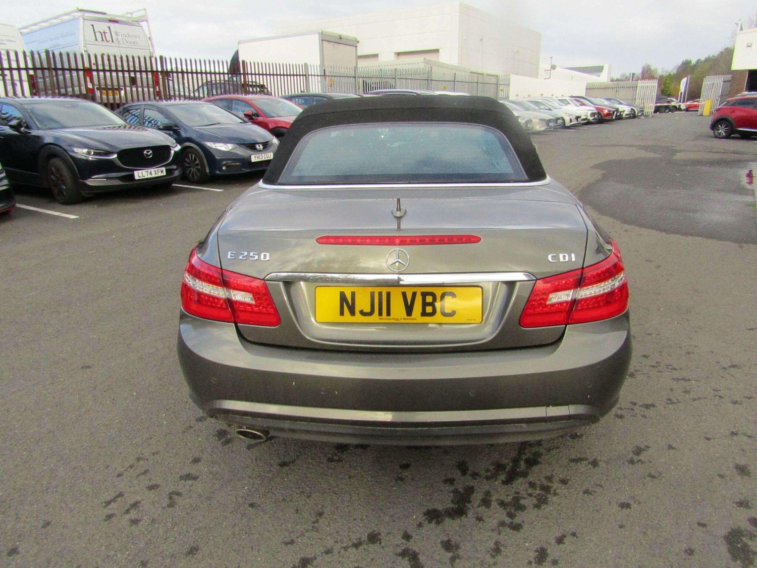 Used Mercedes-Benz E Class 2011 for sale - 76913888: Photo 4