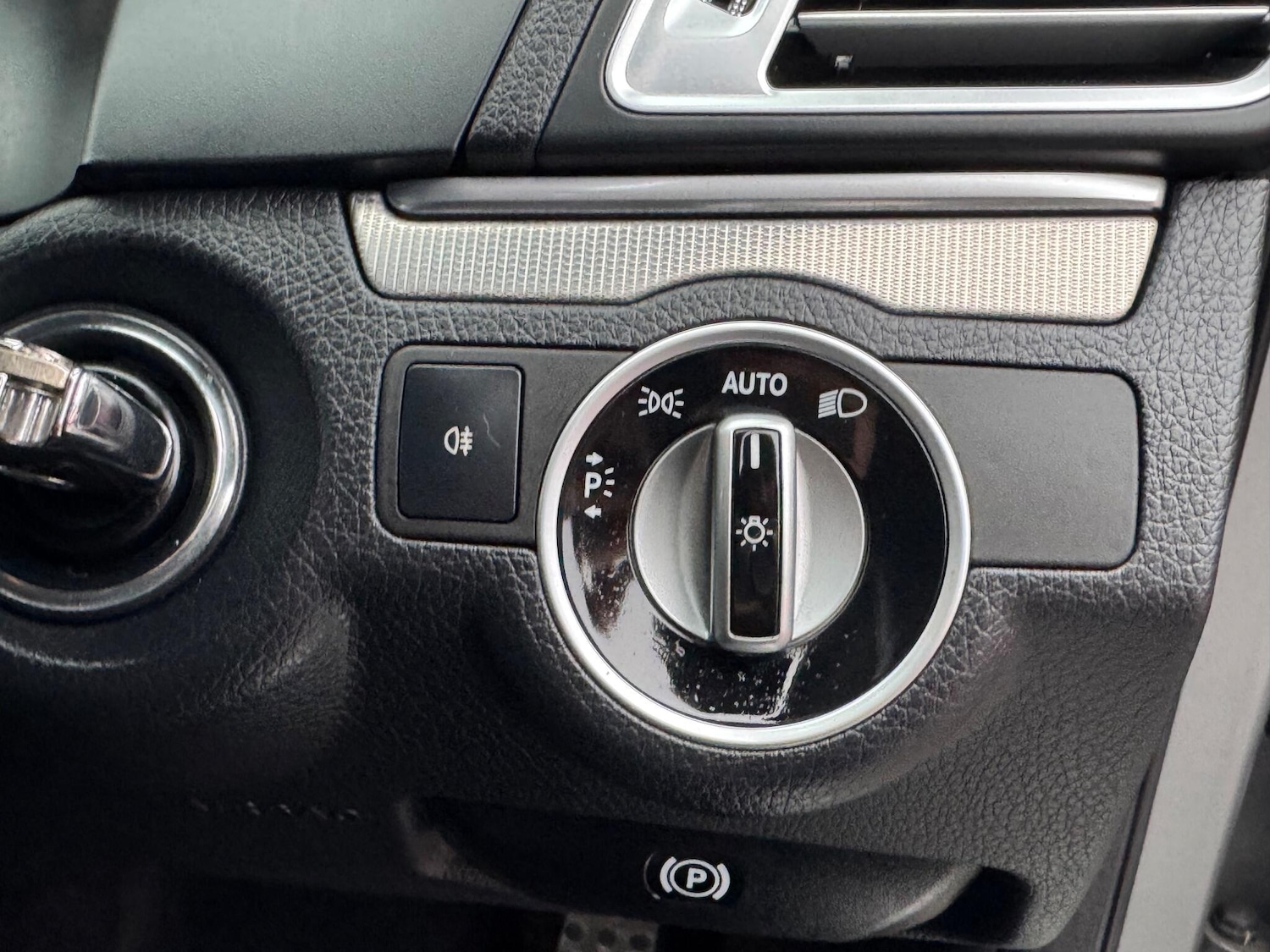 Used Mercedes-Benz E Class 2015 for sale - 77021112: Photo 38