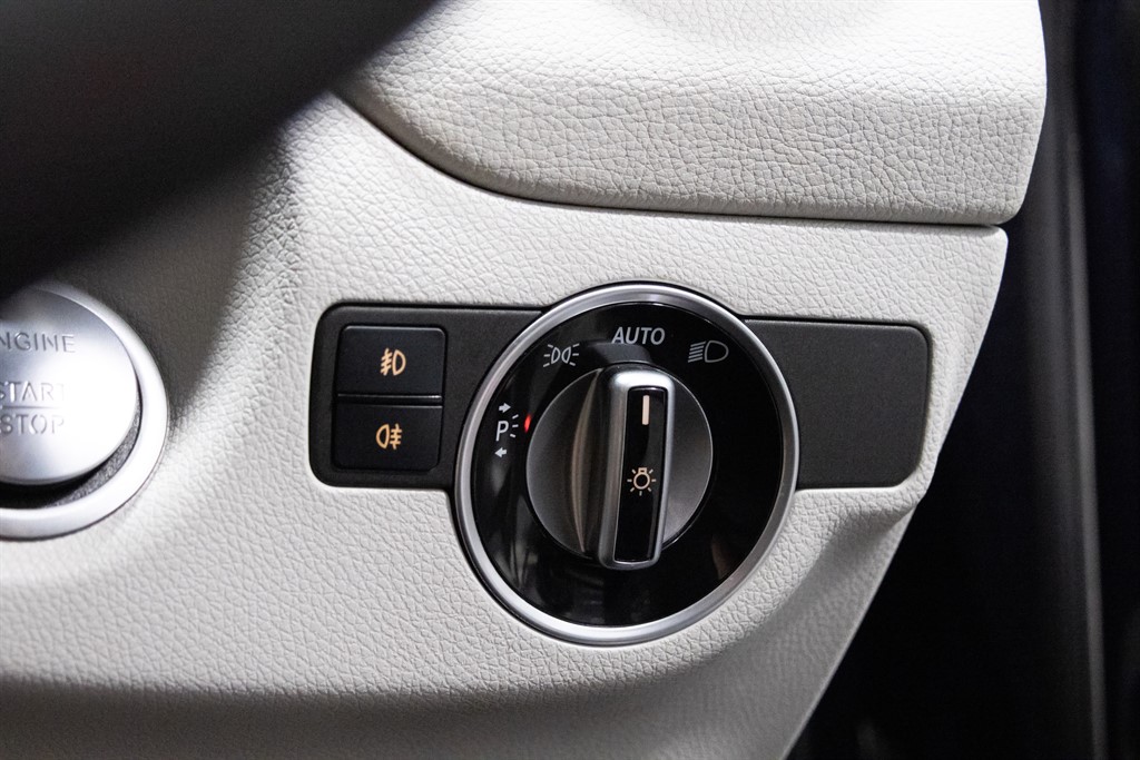 Used Mercedes-Benz GLA 2018 for sale - 77856008: Photo 30