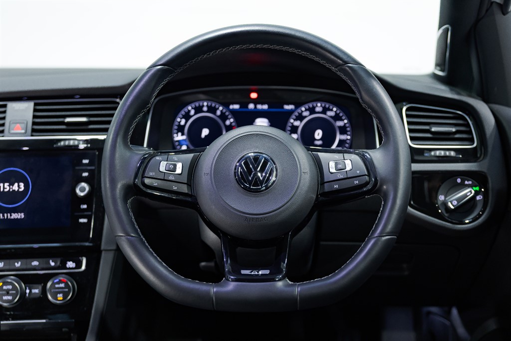 Used Volkswagen Golf 2018 for sale - 76552579: Photo 24