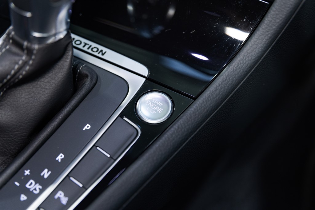 Used Volkswagen Golf 2018 for sale - 76552579: Photo 49