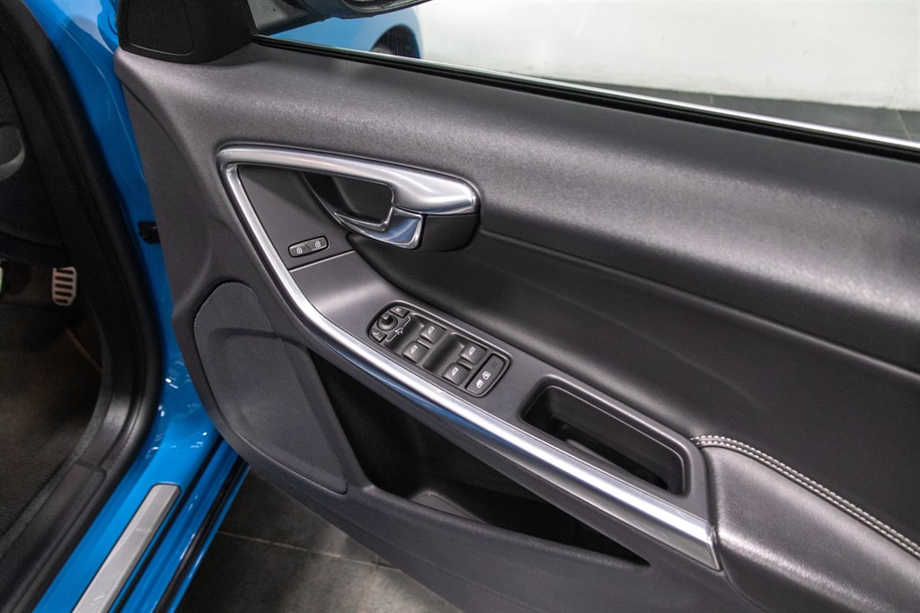 Used Volvo V60 2014 for sale - 77653367: Photo 10