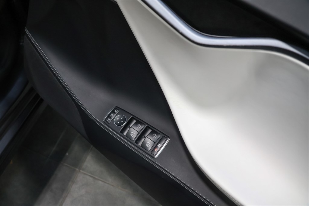 Used Tesla Model S 2019 for sale - 76636040: Photo 12