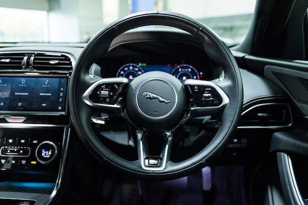 Used Jaguar XE 2021 for sale - 76265787: Photo 19