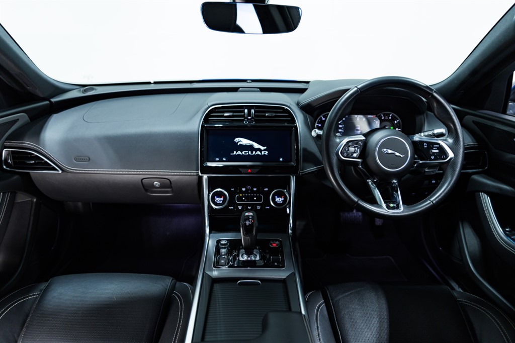 Used Jaguar XE 2020 for sale - 76384712: Photo 18