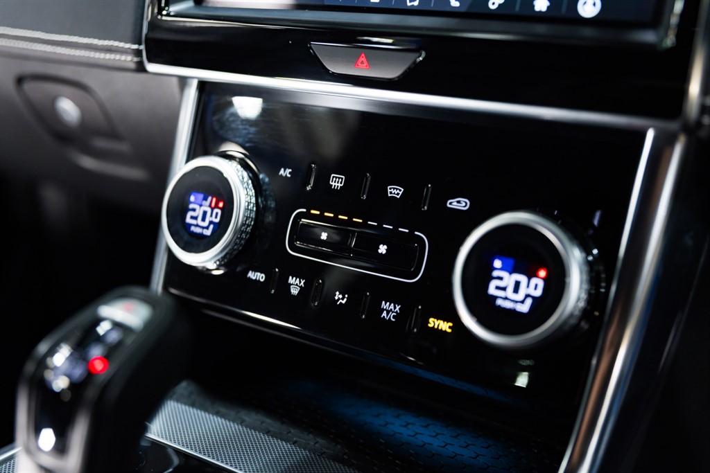 Used Jaguar XE 2020 for sale - 76384712: Photo 41